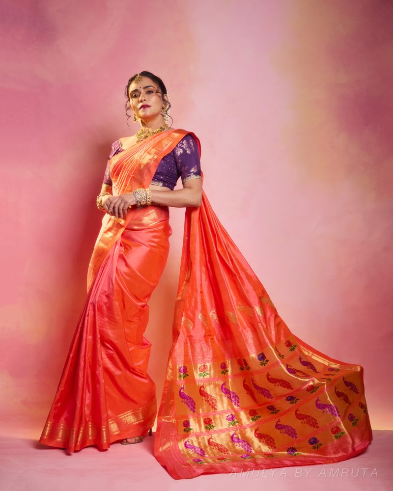 अजिंठा कमळ साडी नेसलेली — नेसलेली · २. अमूल्य बाय अमृता यांनी निवडलेली.