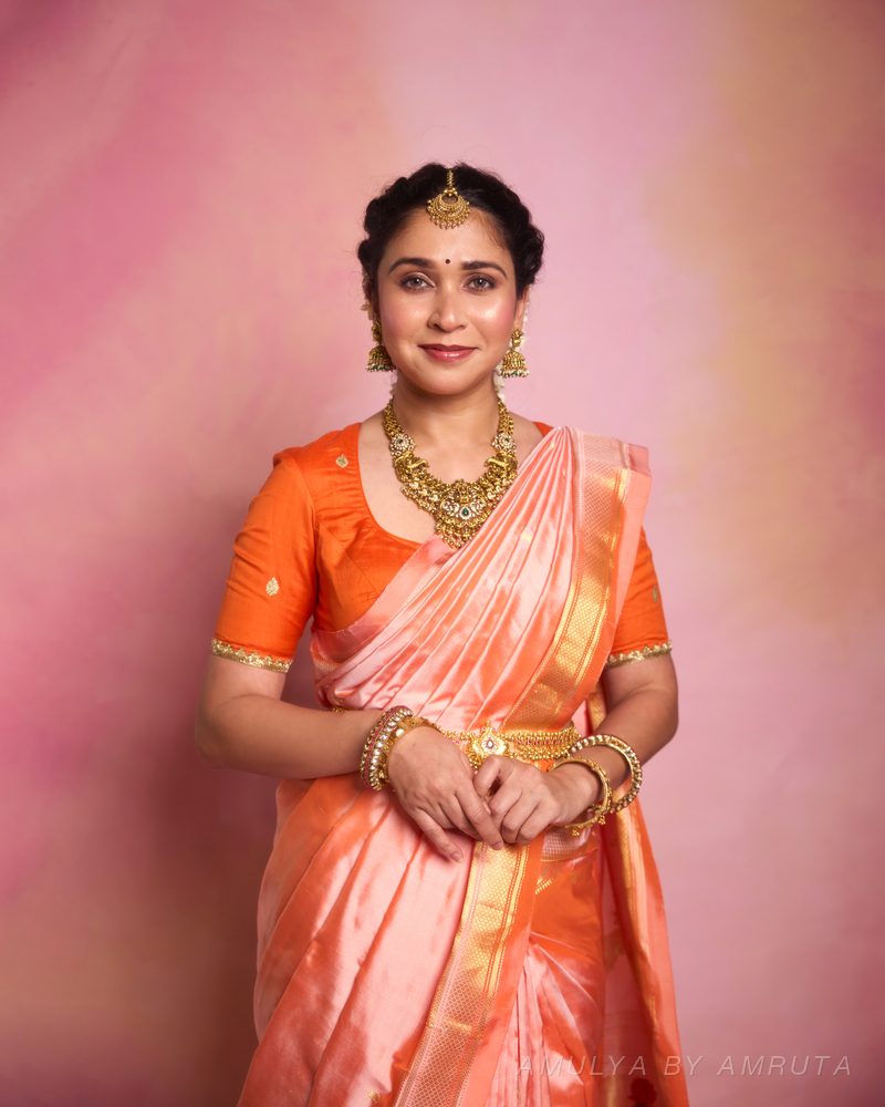 कुयरी साडी नेसलेली — नेसलेली. अमूल्य बाय अमृता यांनी निवडलेली.