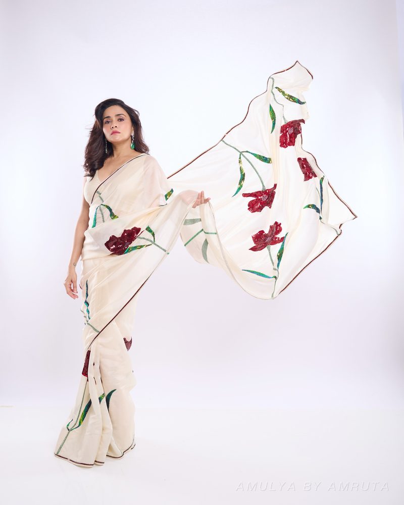 गुलाबवेल ऑर्गेन्झा साडी नेसलेली — नेसलेली · ३. अमूल्य बाय अमृता यांनी निवडलेली.